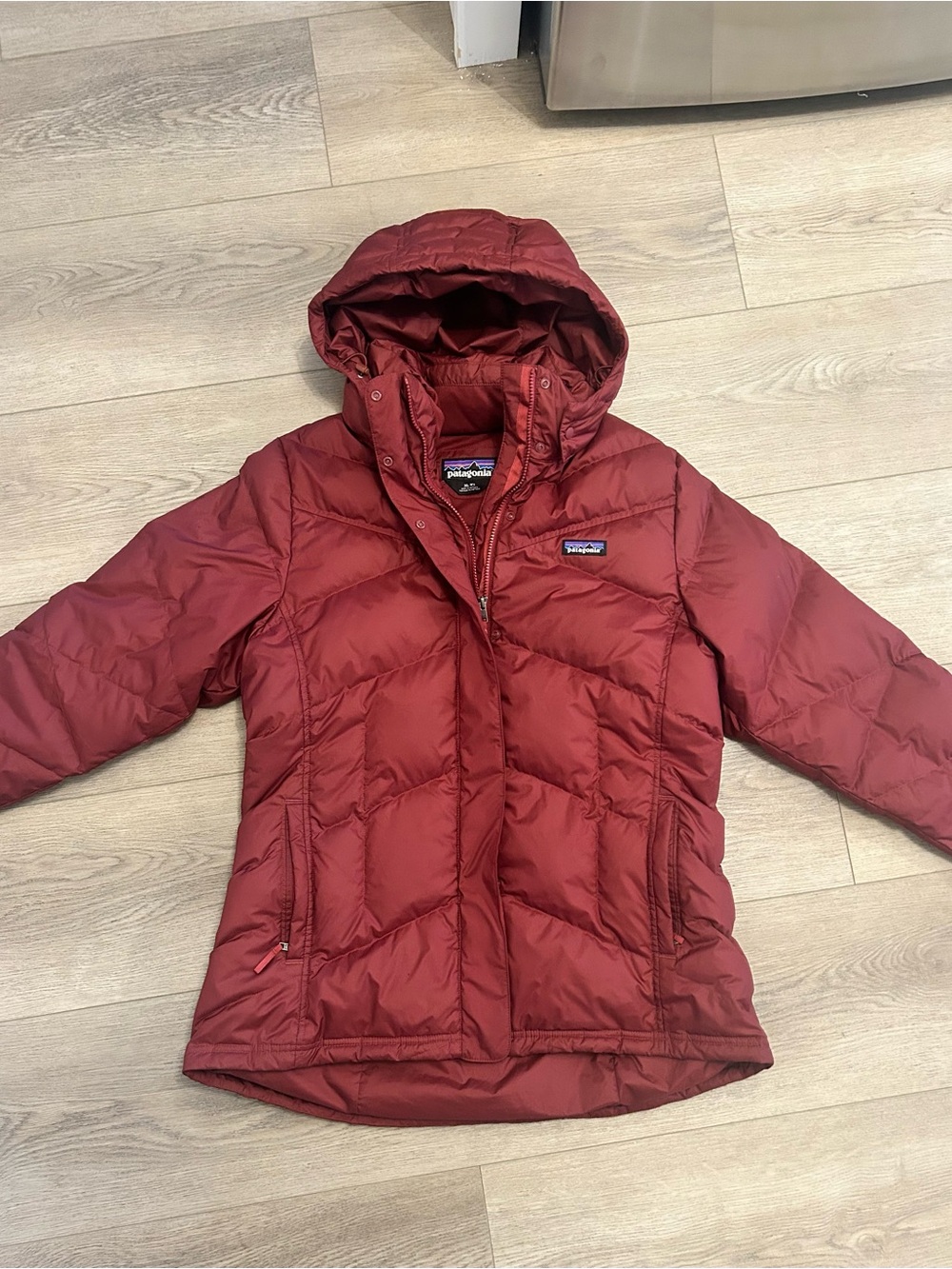 Patagonia Women's Hooded Down With It Jackey - Burgundy